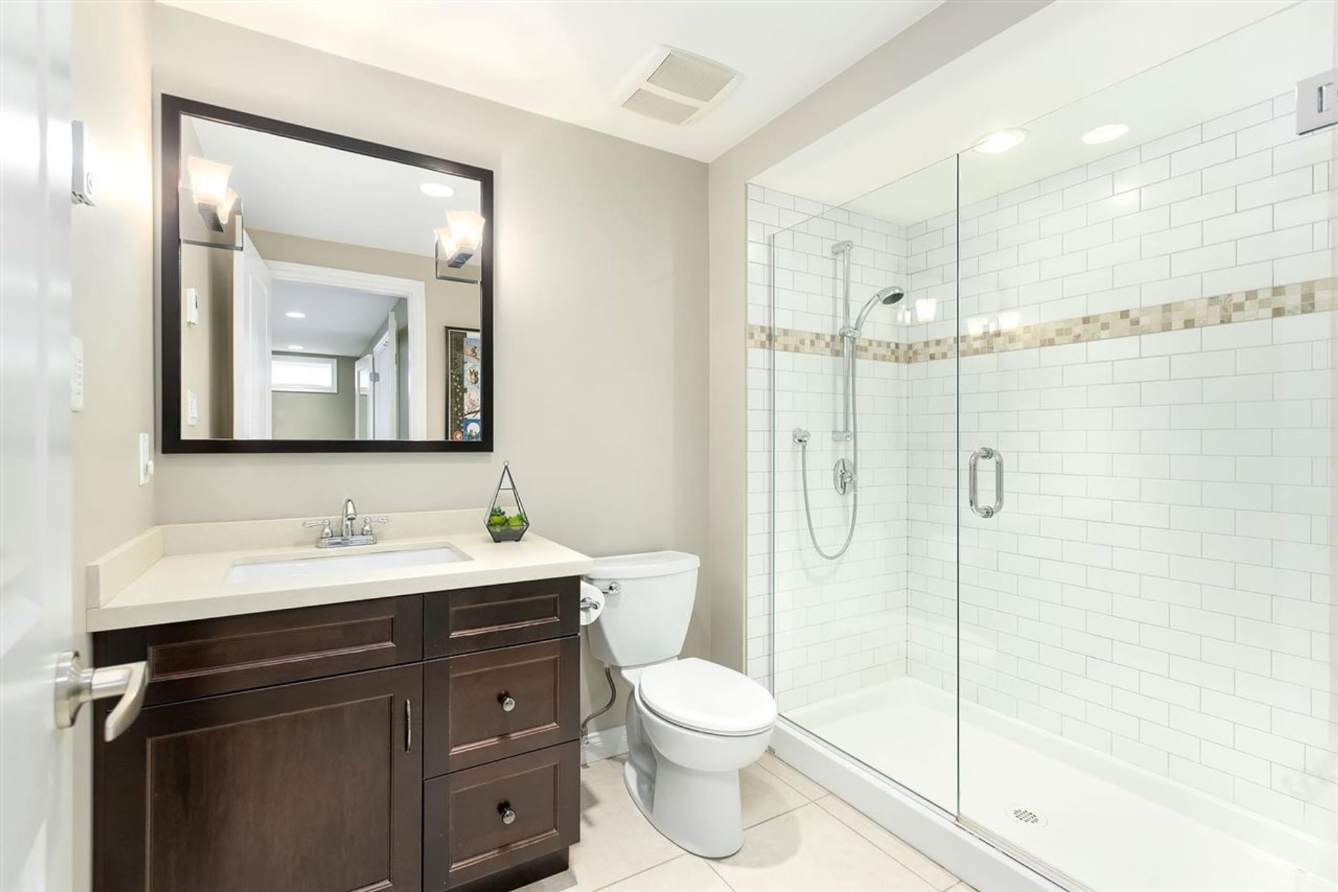 bath at 3350 Calder Avenue, Upper Lonsdale, North Vancouver