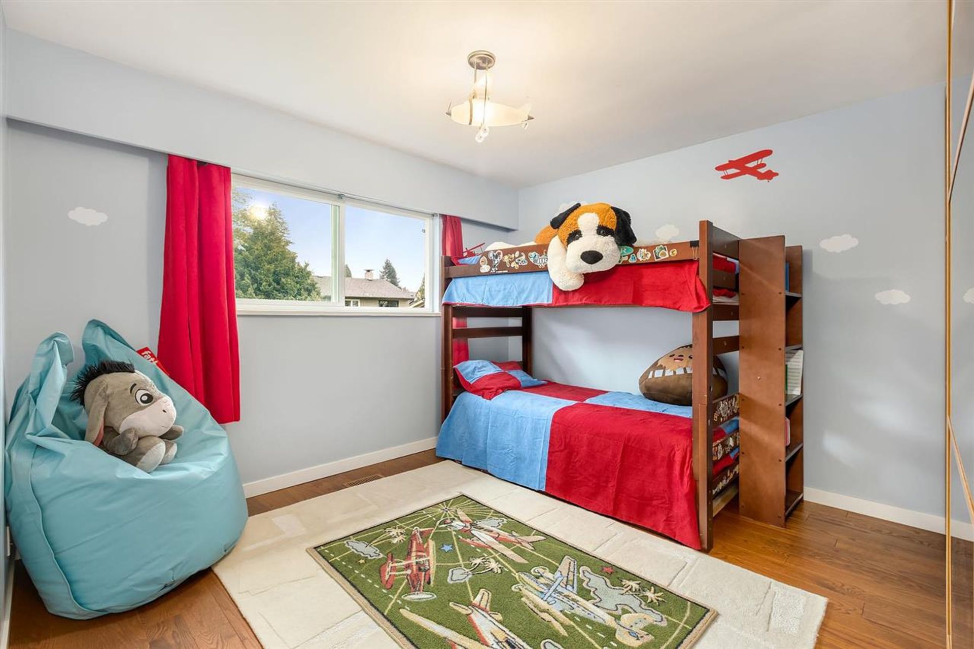 kids-bed at 3350 Calder Avenue, Upper Lonsdale, North Vancouver