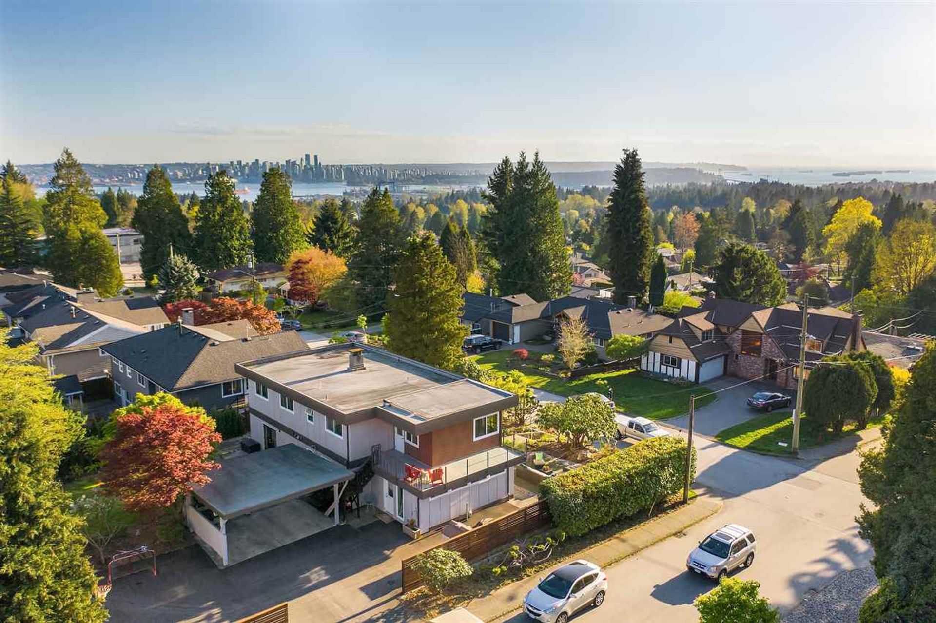street-drone at 3350 Calder Avenue, Upper Lonsdale, North Vancouver