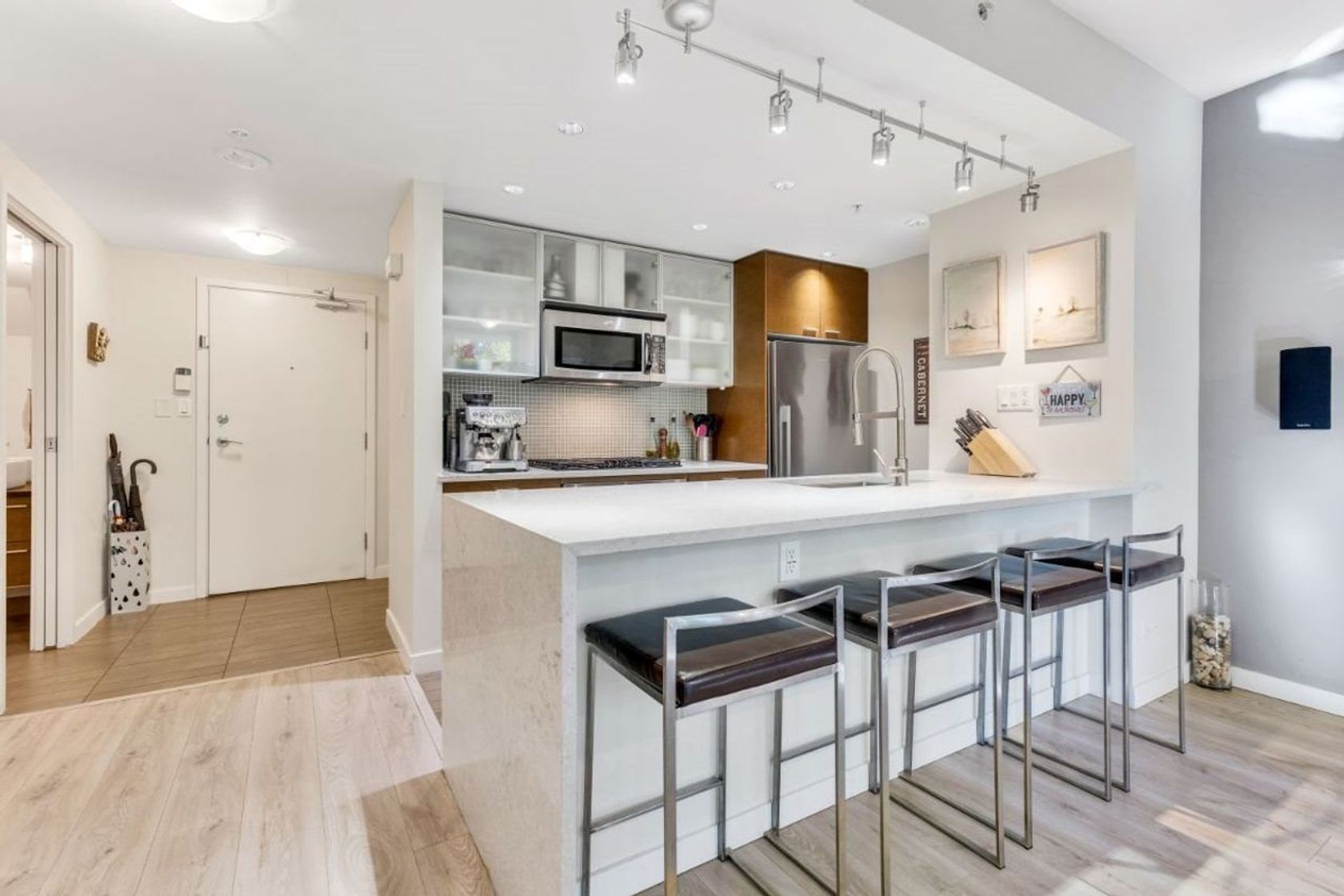 980-cooperage-way-yaletown-vancouver-west-04 at 107 - 980 Cooperage Way, Cooperage Park (Yaletown), Vancouver West