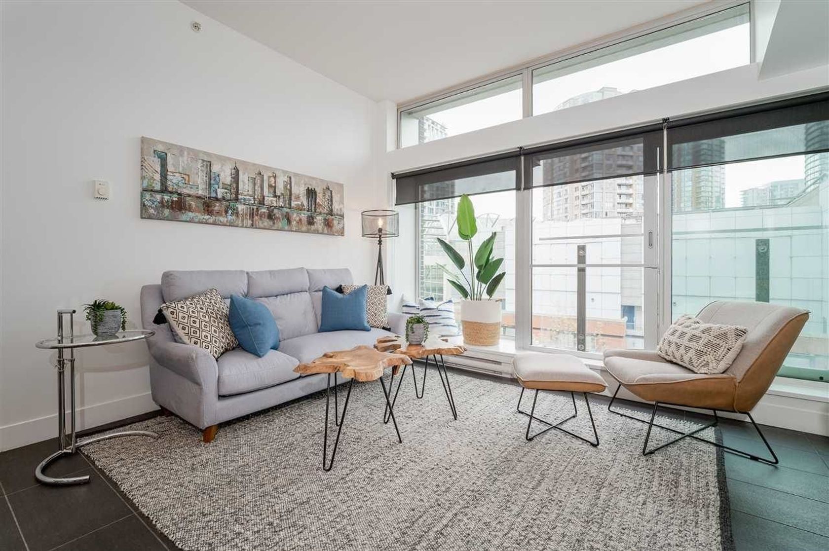 33-w-pender-street-downtown-vw-vancouver-west-01 at 607 - 33 W Pender Street, Downtown VW, Vancouver West