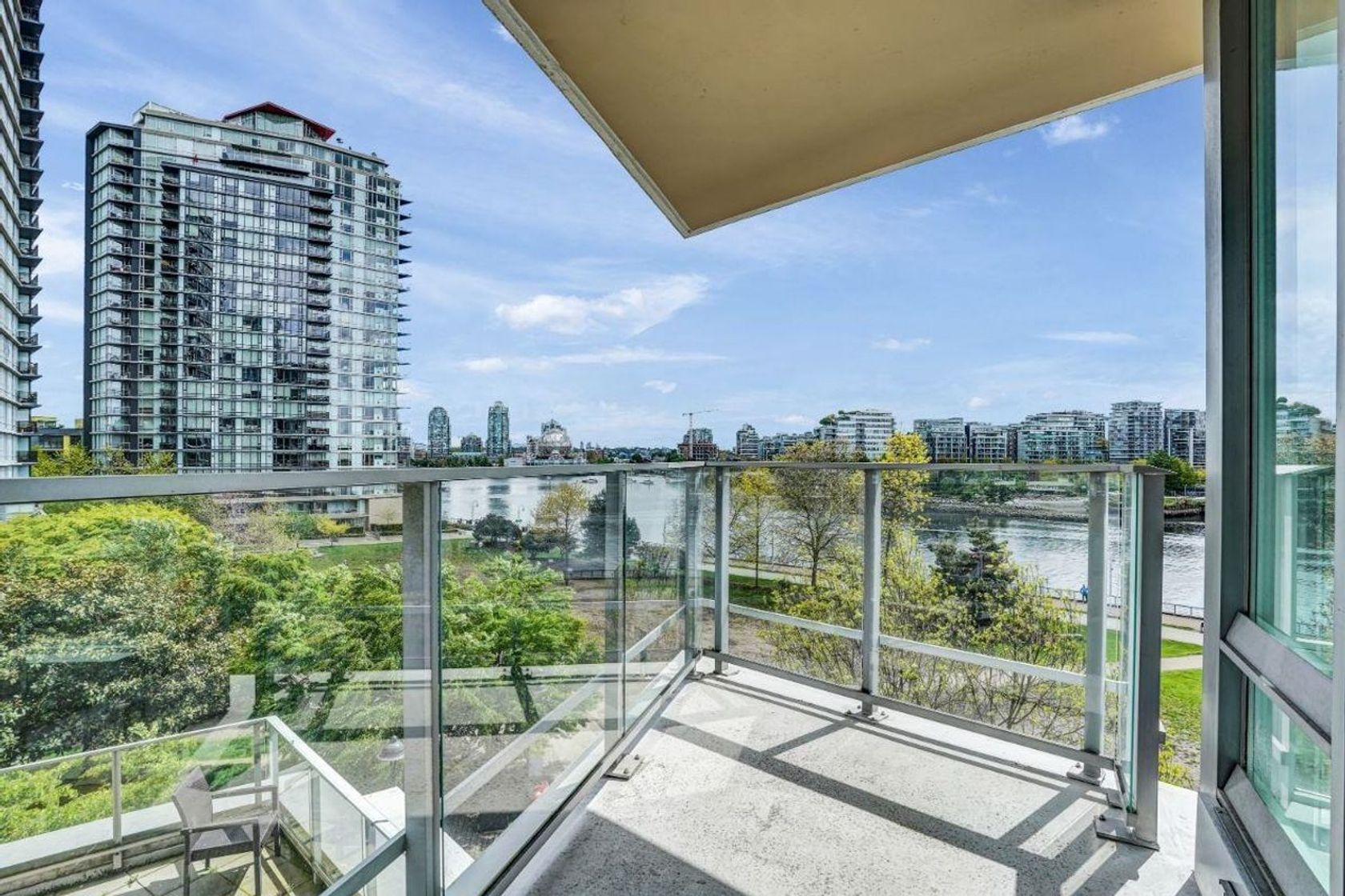 980-cooperage-way-yaletown-vancouver-west-02 at 606 - 980 Cooperage Way, Cooperage Park (Yaletown), Vancouver West