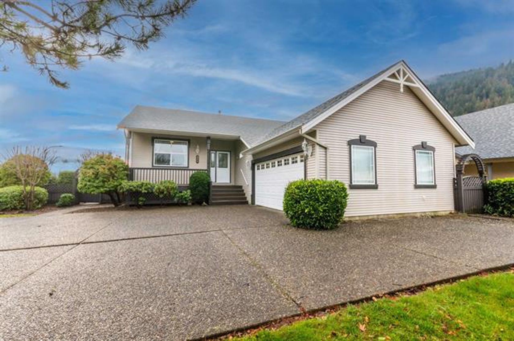 262768926-23 at 354 -  WALNUT A Harrison Lake, Harrison Hot Springs