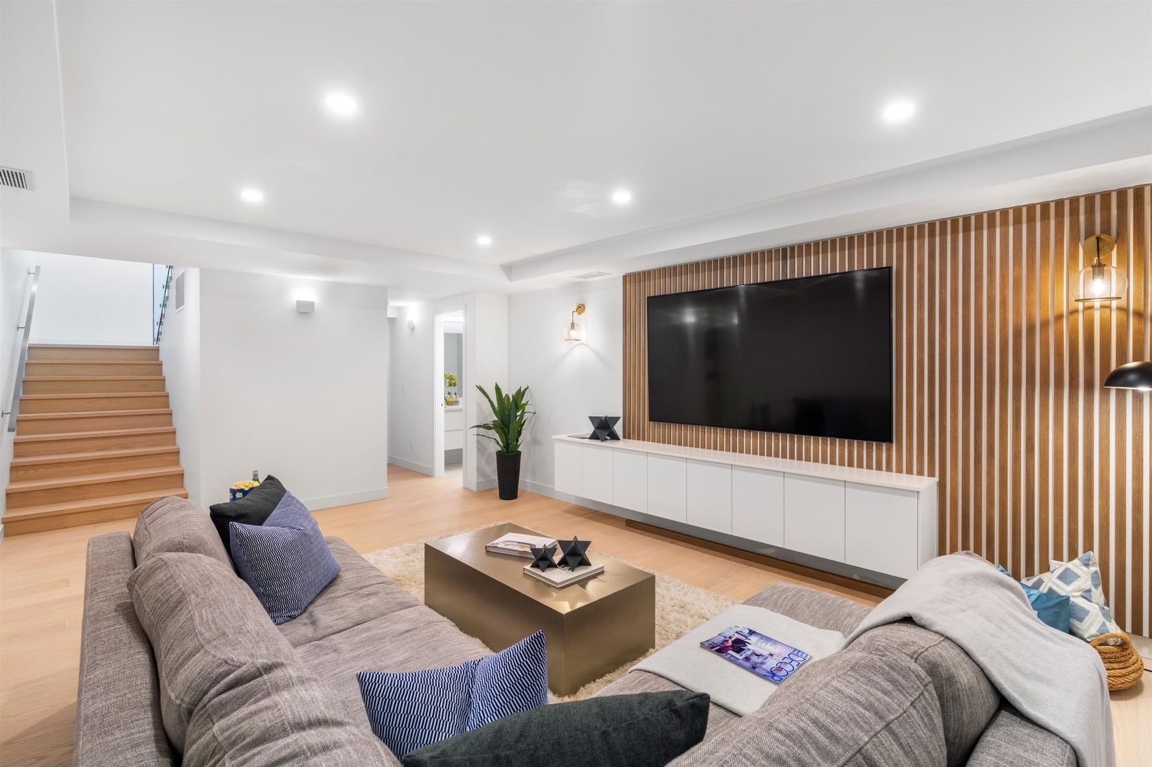 519-roslyn-boulevard-dollarton-north-vancouver-32 at 519 Roslyn Boulevard, Dollarton, North Vancouver