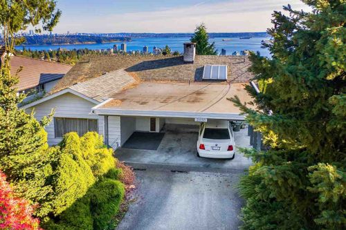 2230-queens-avenue-queens-west-vancouver-02 at 2230 Queens Avenue, Queens, West Vancouver