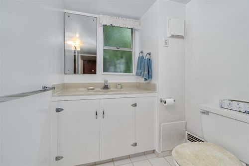 2230-queens-avenue-queens-west-vancouver-27 at 2230 Queens Avenue, Queens, West Vancouver