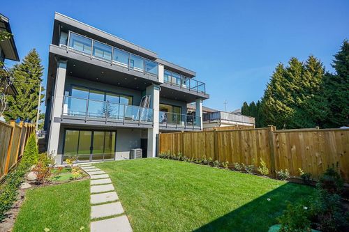 607-e-4th-street-queensbury-north-vancouver-26 at 607 E 4th Street