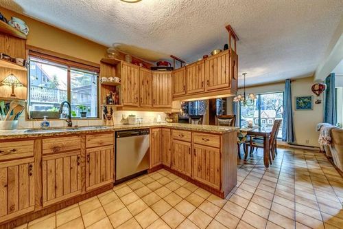 262767077-10 at 9372 Emerald Drive, Emerald Estates, Whistler