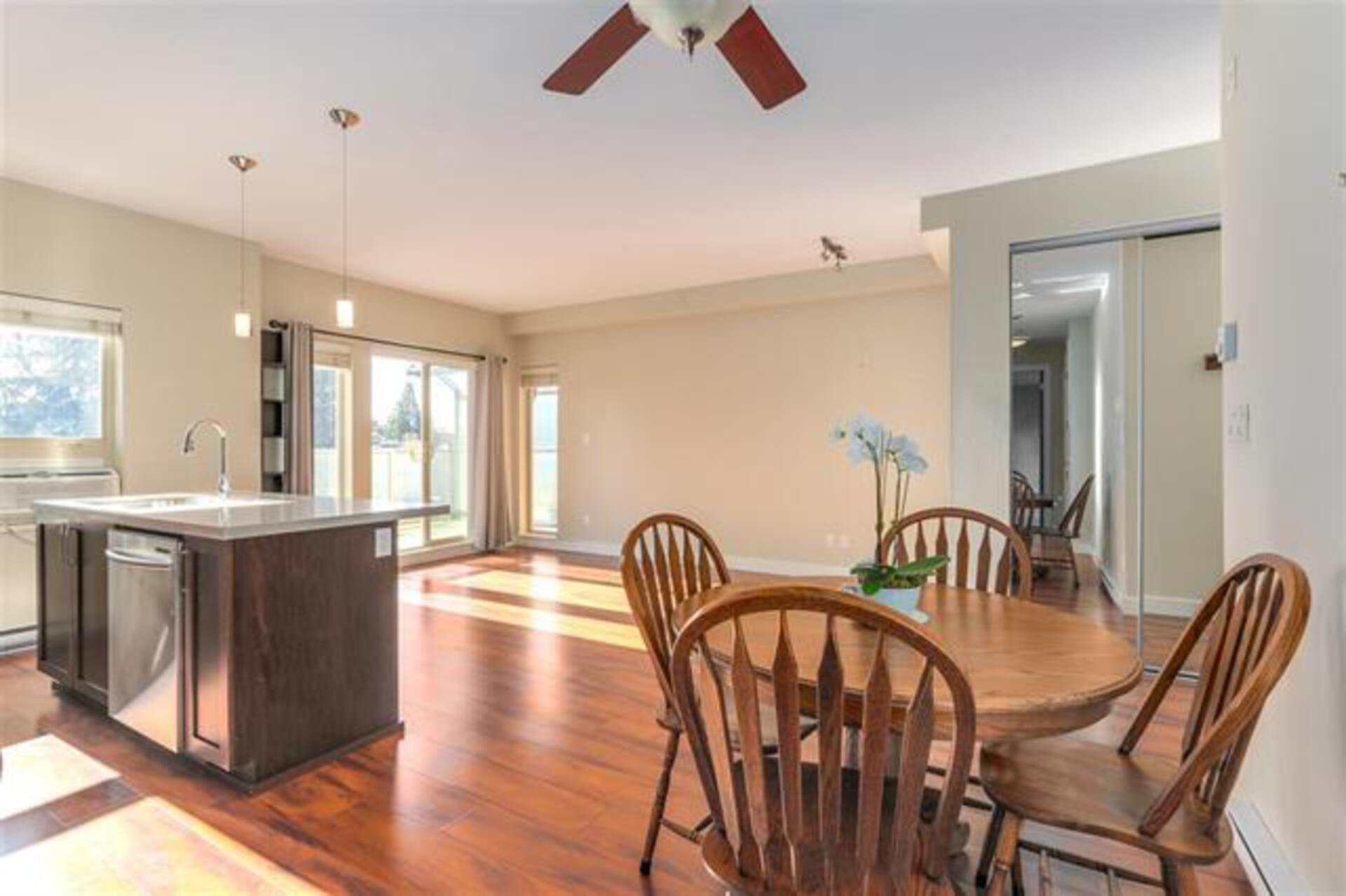 404 - 2138 Dollarton Road, Seymour NV, North Vancouver photo 1 404 - 2138 Dollarton Road, Seymour NV, North Vancouver photo 1