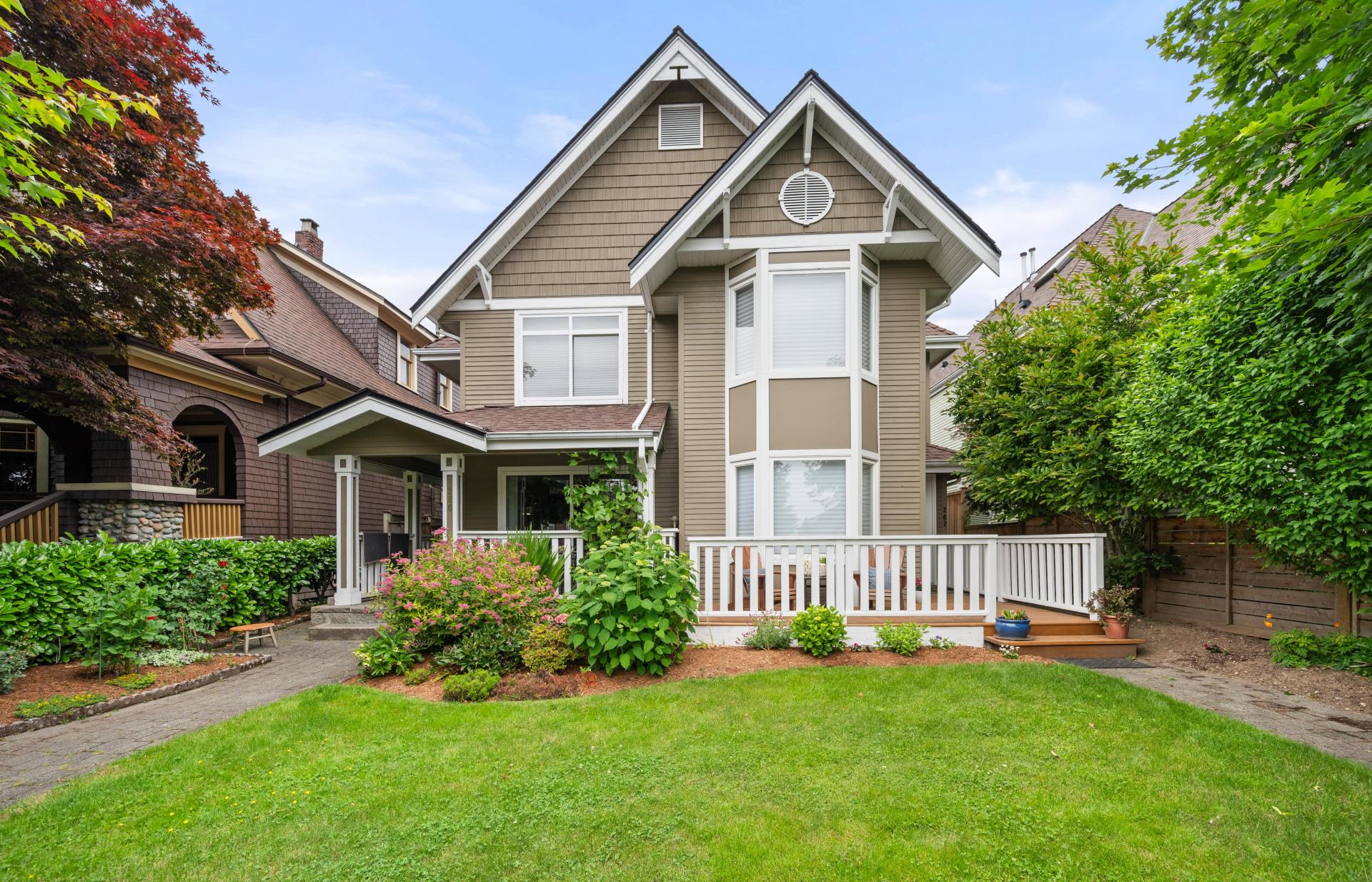 262 E 10th Street, Central Lonsdale, North Vancouver - 262 E 10th Street, Central Lonsdale, North Vancouver Main Gallery Photo 262 E 10th Street, Central Lonsdale, North Vancouver - 262 E 10th Street, Central Lonsdale, North Vancouver Main Gallery Photo