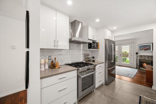 14 at 262 E 10th Street, Central Lonsdale, North Vancouver