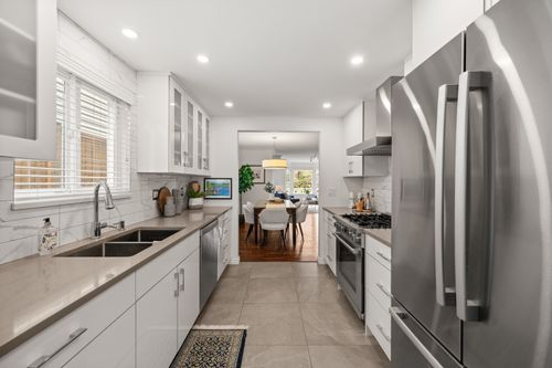 16 at 262 E 10th Street, Central Lonsdale, North Vancouver