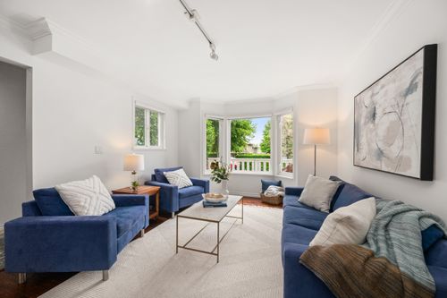 4 at 262 E 10th Street, Central Lonsdale, North Vancouver 4 at 262 E 10th Street, Central Lonsdale, North Vancouver