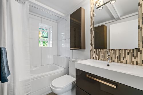 814-plymouth-dr-17 at 814 Plymouth Drive, Windsor Park NV, North Vancouver