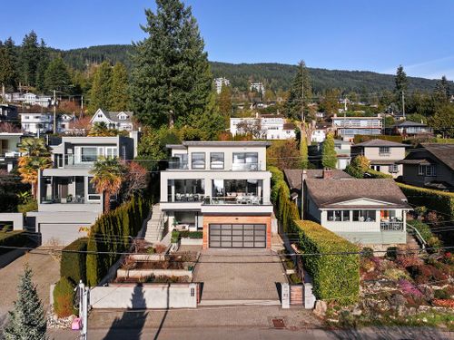 34-3373-radcliffe-113 at 3373 Radcliffe Avenue, West Bay, West Vancouver