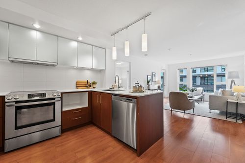 221-e-3rd-st-2-1 at 304 - 221 East 3rd Street, Lower Lonsdale, North Vancouver