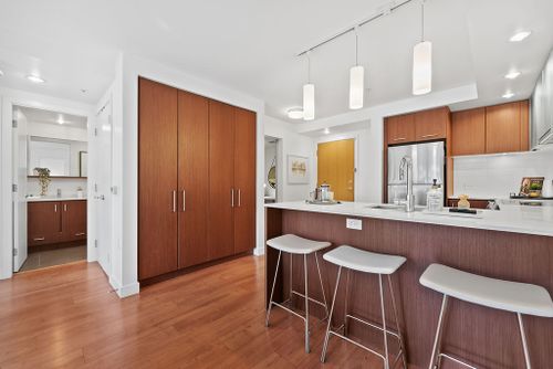 5-kitchen at 304 - 221 East 3rd Street, Lower Lonsdale, North Vancouver