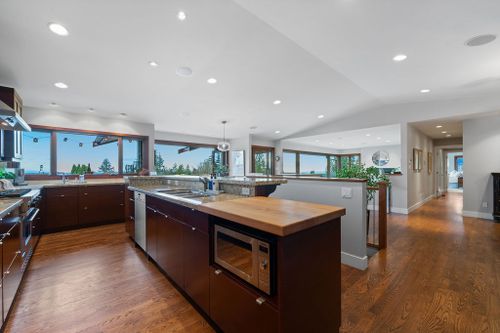 14-124-carisbrooke-cres-44 at 124 Carisbrooke Crescent, Upper Lonsdale, North Vancouver