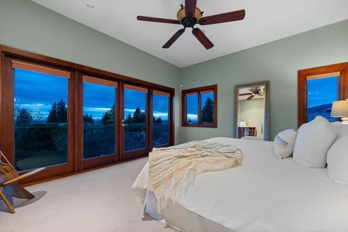 16-124-carisbrooke-cres-102 at 124 Carisbrooke Crescent, Upper Lonsdale, North Vancouver