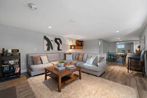 28-124-carisbrooke-cres-68 at 124 Carisbrooke Crescent, Upper Lonsdale, North Vancouver