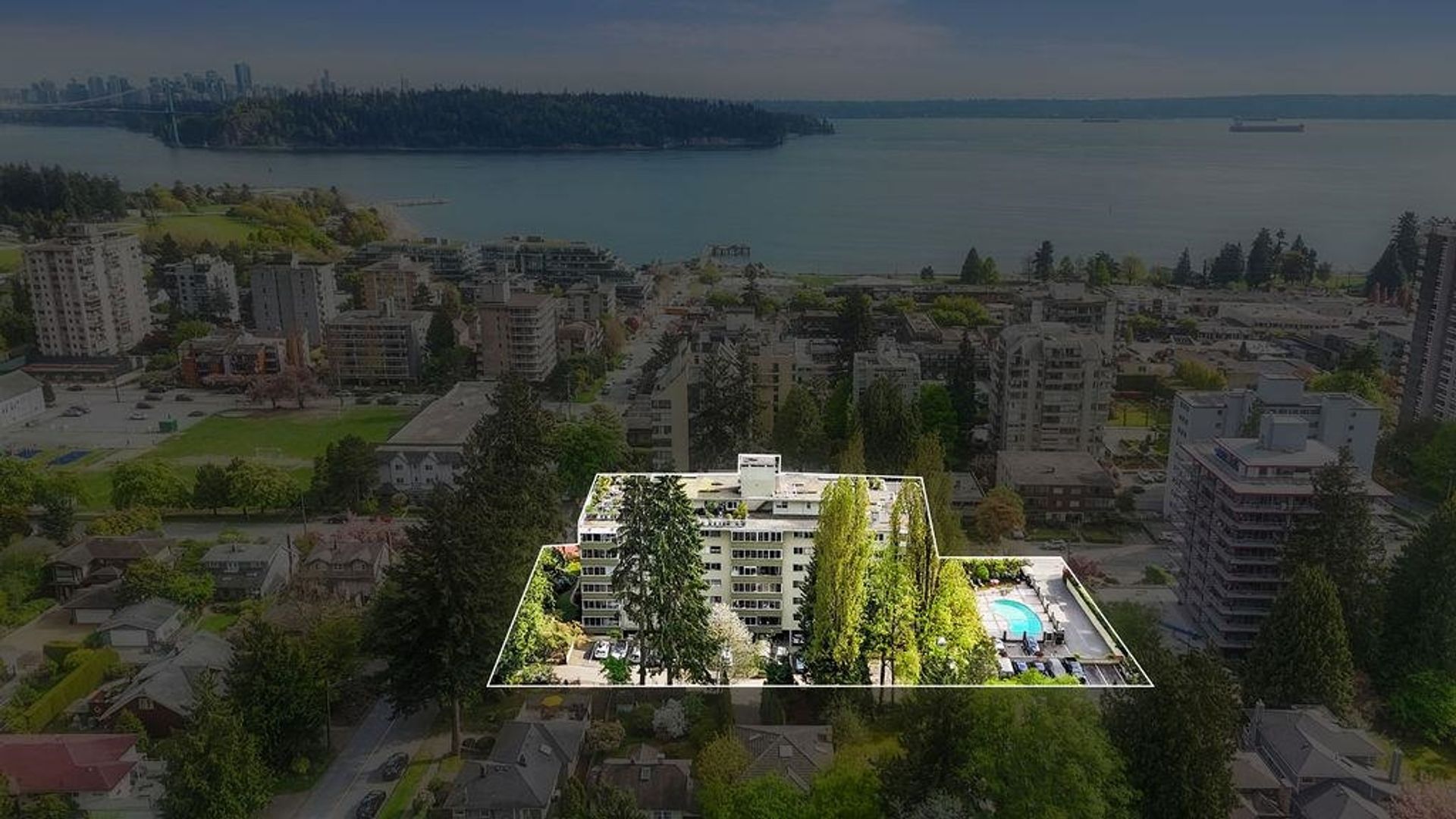 1425-esquimalt-avenue-ambleside-west-vancouver-02.jpg