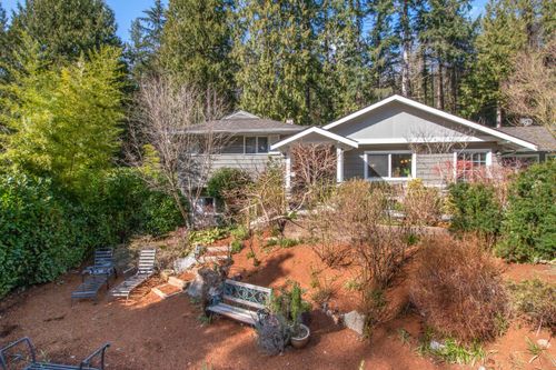 01 at 3933 Westridge Avenue, Bayridge, West Vancouver