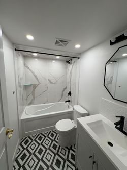 4 Piece Bathroom at 2103 - 30 Grand Trunk Crescent, Waterfront Communities C1, Toronto