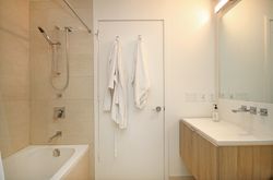 4 Piece Semi-Ensuite Bathroom at 4911 - 101 Charles Street E, Church-Yonge Corridor, Toronto