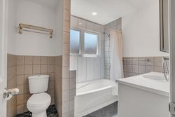 4 Piece Ensuite Bathroom at 136 Three Valleys Drive, Parkwoods-Donalda, Toronto