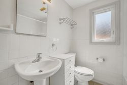 4 Piece Bathroom at 136 Three Valleys Drive, Parkwoods-Donalda, Toronto