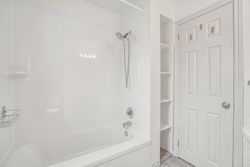 4 Piece Bathroom at 136 Three Valleys Drive, Parkwoods-Donalda, Toronto