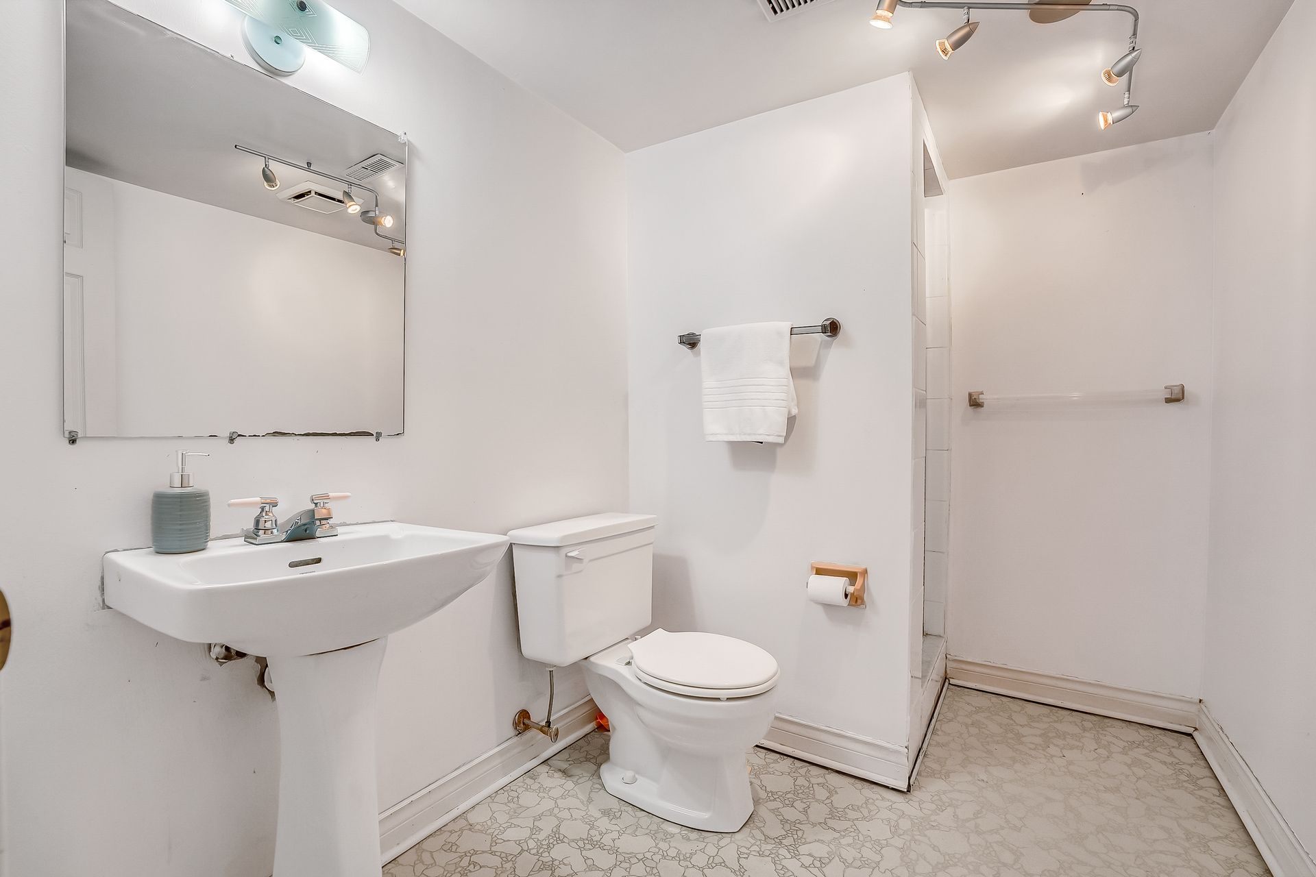 3 Piece Bathroom at 57 Eunice Road, Bayview Village, Toronto 3 Piece Bathroom at 57 Eunice Road, Bayview Village, Toronto