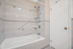4 Piece Bathroom at 113 Fenside Drive, Parkwoods-Donalda, Toronto