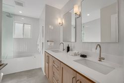 5 Piece Bathroom at 15 Oldborough Circle, Don Valley Village, Toronto