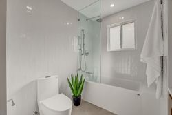 5 Piece Bathroom at 15 Oldborough Circle, Don Valley Village, Toronto
