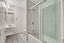 4 Piece Bathroom at 85 Three Valleys Drive, Parkwoods-Donalda, Toronto