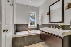 4 Piece Ensuite Bathroom at 473 Hillsdale Avenue E, Mount Pleasant East, Toronto