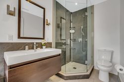 4 Piece Ensuite Bathroom at 473 Hillsdale Avenue E, Mount Pleasant East, Toronto