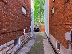 Parking at 473 Hillsdale Avenue E, Mount Pleasant East, Toronto