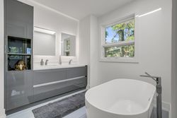 5 Piece Ensuite Bathroom at 11 Sandpiper Court, Parkwoods-Donalda, Toronto