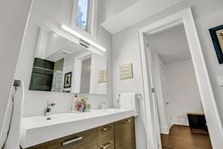 5 Piece Jack & Jill Bathroom at 11 Sandpiper Court, Parkwoods-Donalda, Toronto