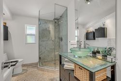 4 Piece Bathroom at 17 Kestell Lane, Parkwoods-Donalda, Toronto