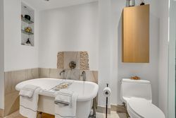 4 Piece Bathroom at 17 Kestell Lane, Parkwoods-Donalda, Toronto