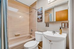 4 Piece Bathroom at 32 Northey Drive, St. Andrew-Windfields, Toronto