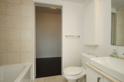 4 Piece Bathroom at 4609 - 12 York Street, Waterfront Communities C1, Toronto
