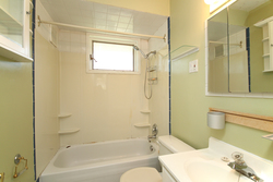 4 Piece Bathroom at 25 Vanity Court, Parkwoods-Donalda, Toronto