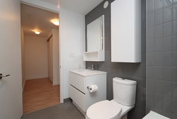 4 Piece Bathroom at 309 - 377 Madison Avenue, Casa Loma, Toronto