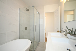 5 Piece Bathroom at 64 Mill Street, Central West, Ajax