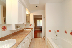 6 Piece Ensuite Bathroom at 6 Barnwood Court, Parkwoods-Donalda, Toronto