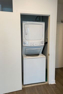 Stacked Washer & Dryer at TH4 - 127 Queen Street E, Church-Yonge Corridor, Toronto
